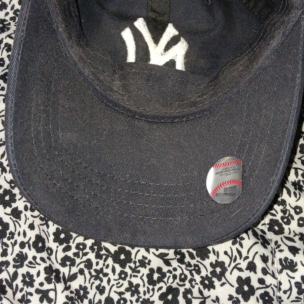 Yankees hat - Picture 2 of 3